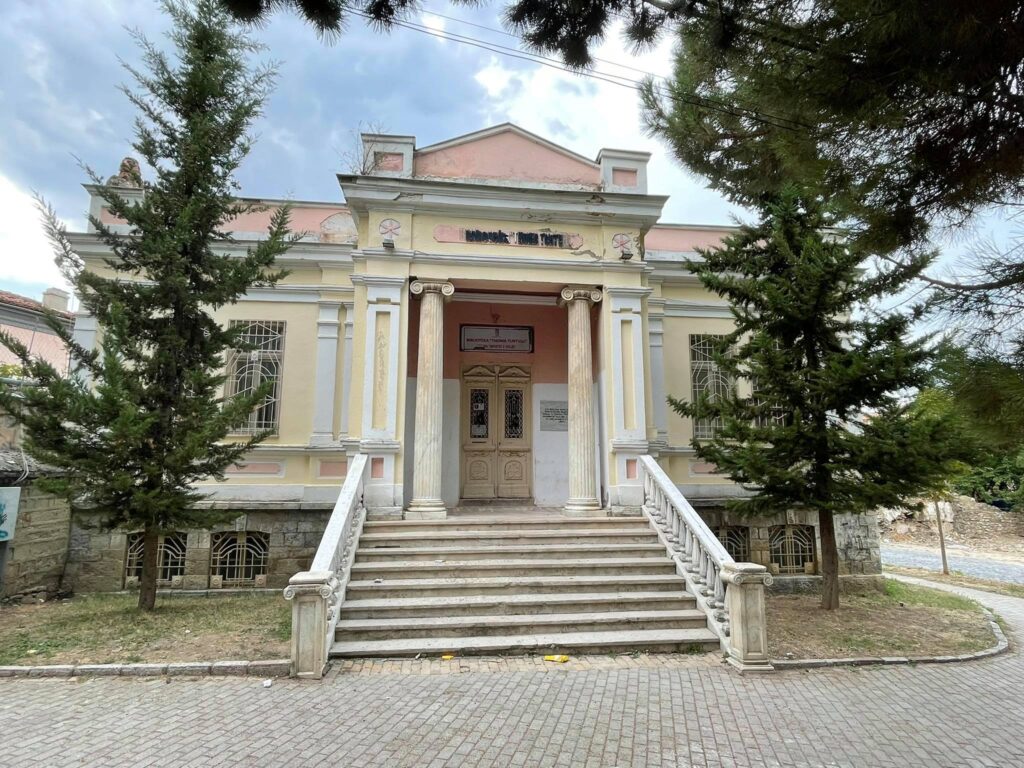 Biblioteka e fëmijëve “Thoma Turtulli”